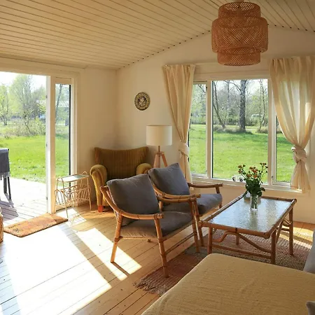 Red Summer House Near Reerso With Field Views Nyaraló