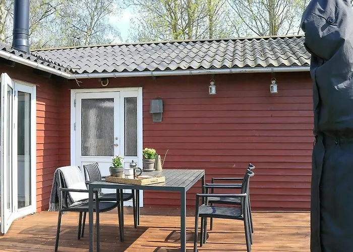Red Summer House Near Reerso With Field Views Gørlev